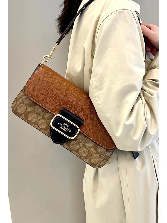 COACH Morgan Shoulder bag Light brown