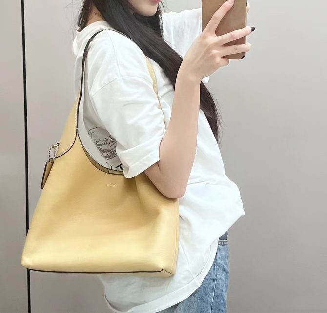 Coach Brooklyn Shoulder Bag 28 Light yellow