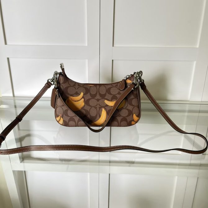 COACH Teri Banana Women's Shoulder bags