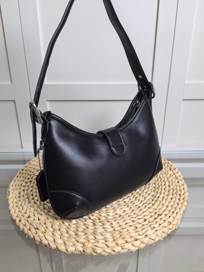 COACH Women's Hamptons Hobo Black